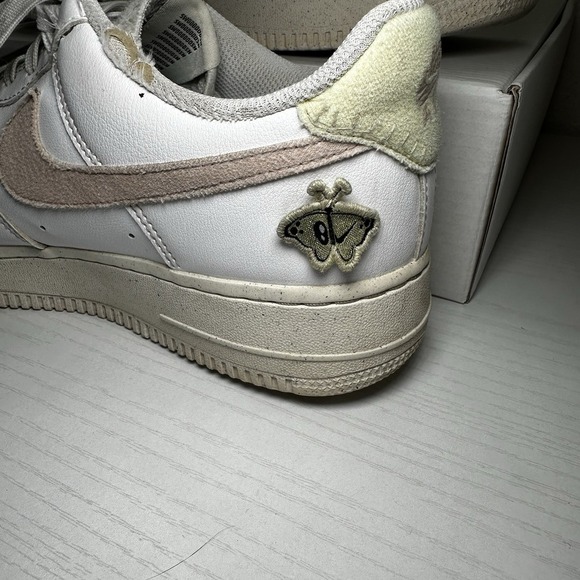 Nike Air Force 1 Women 8.5 Low Butterflies & Flowers White Pink Embroidered - Picture 3 of 12